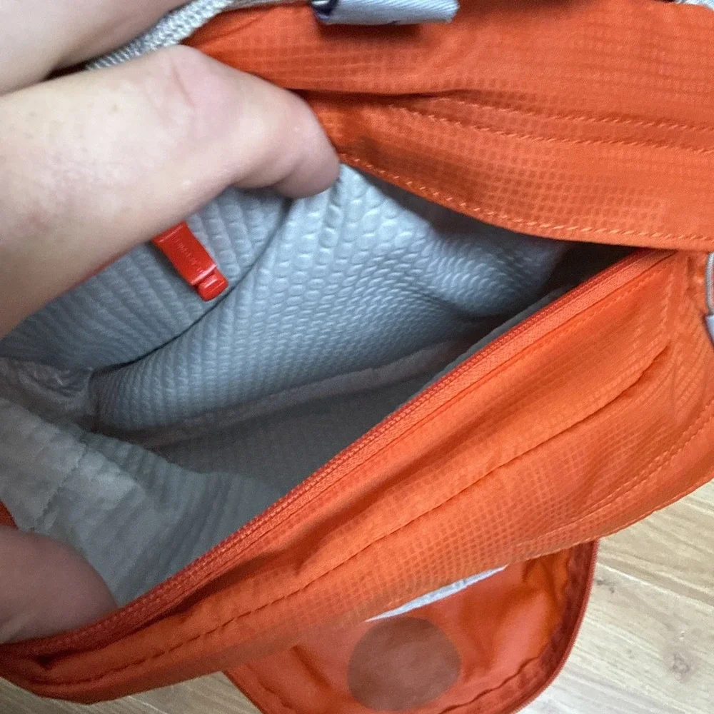 Osprey Talon 22 Backpack Orange Hiking Camping Medium/large